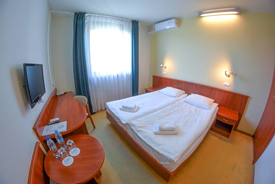 Photo 1 of 8 of 1 Double Bed or 2 Beds