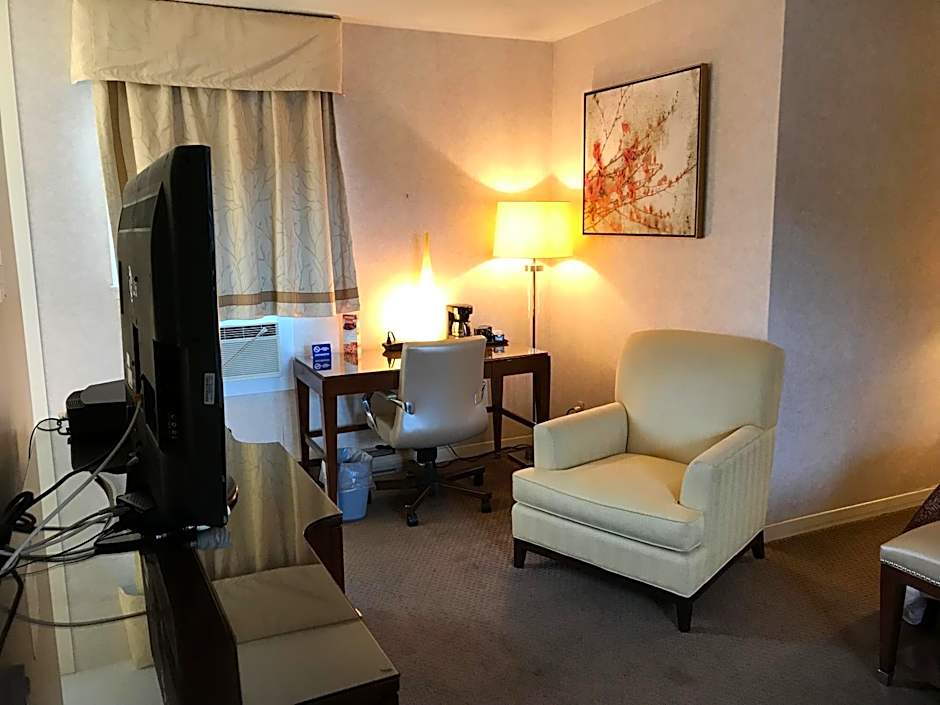 Cardinal Court Motel