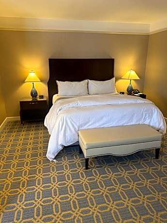 Junior Suite, 1 King, Sofa bed, Courtyard view
