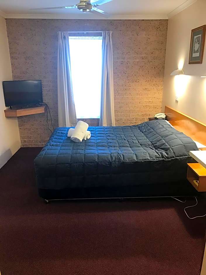 Cedar Lodge Motel