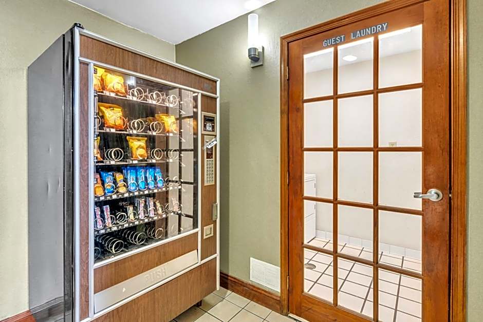 City Center Inn by OYO I-64 Newport News