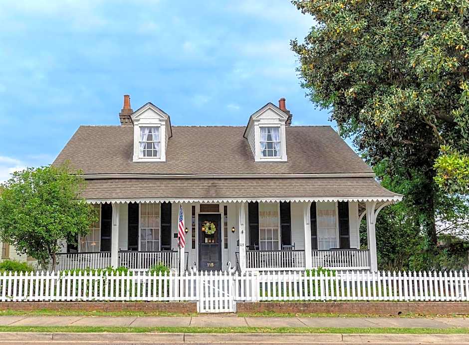 Photo 1 of 27 of Riverboat Bed & Breakfast