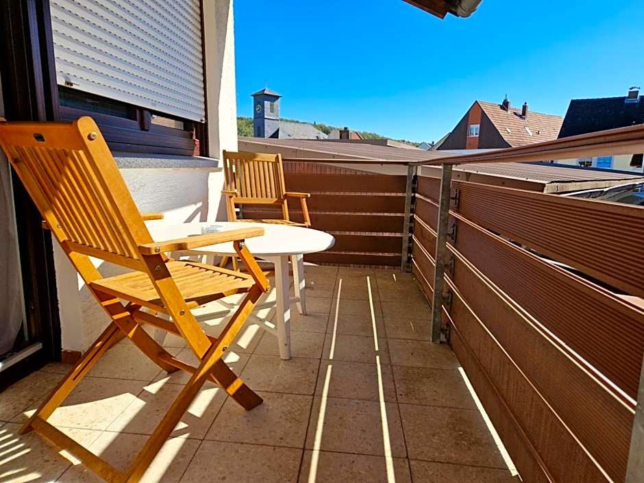 Parkplätze, Einzelbetten, 2 TVs, Balkon, Terrasse, fast Wi-Fi bis zu 1000 Mbit, Homeoffice