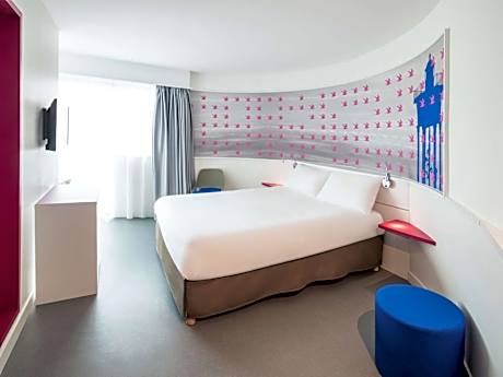 Standard Room with One Double Bed and Two Single Beds