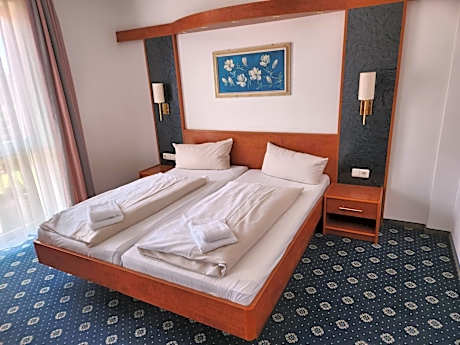 Hotel Hoyers 24h Check-in,Pinneberg, Free Parking and WiFi