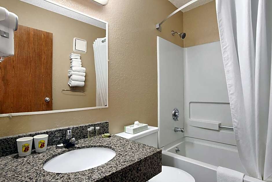 Super 8 by Wyndham Massena NY