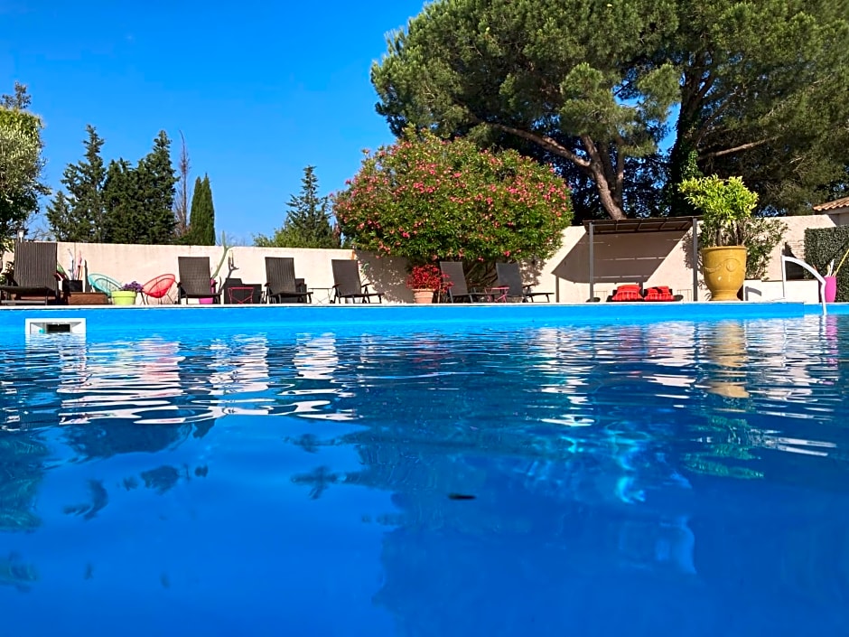 Les Aubuns Country Hotel