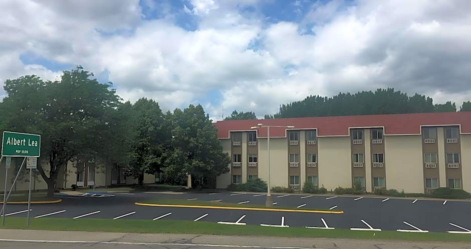 Albert Lea Inn and Suites