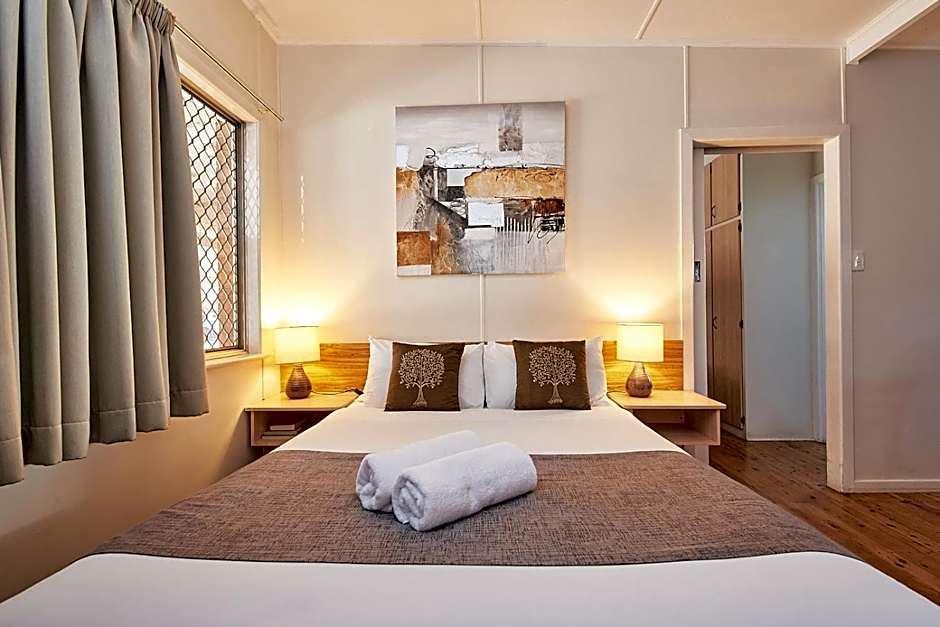 Ruthven Street Motor Inn