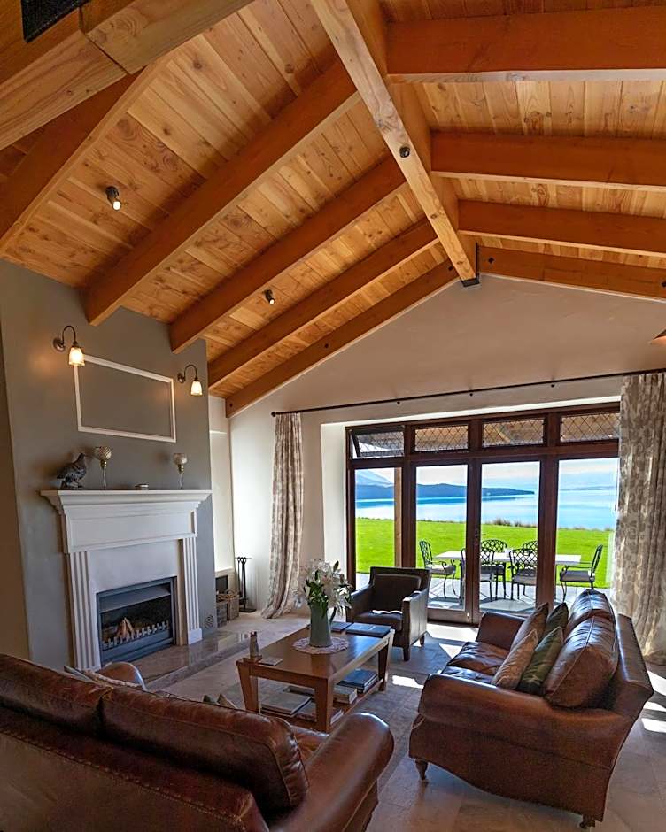 Mt Cook Lakeside Retreat