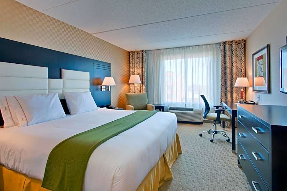 Holiday Inn Express & Suites Ottawa West - Nepean by IHG