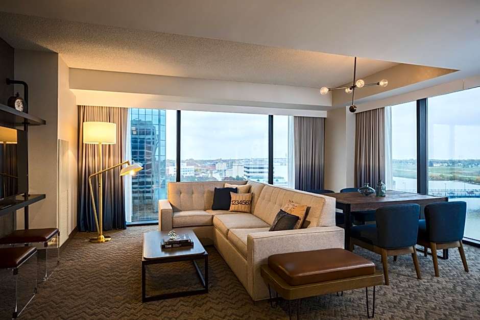 Renaissance by Marriott Toledo Downtown Hotel