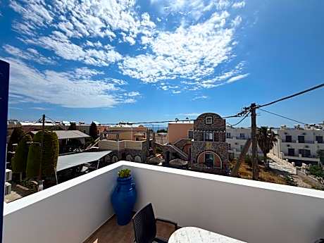 Leonidas Apartments