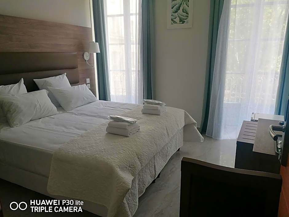 SQUARE HOTEL
