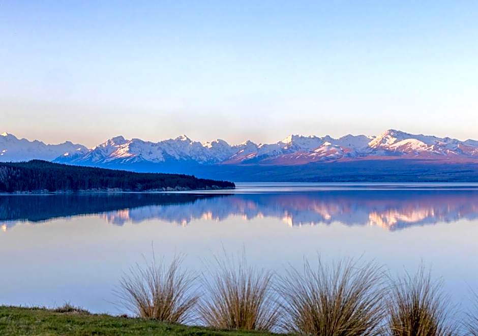 Mt Cook Lakeside Retreat