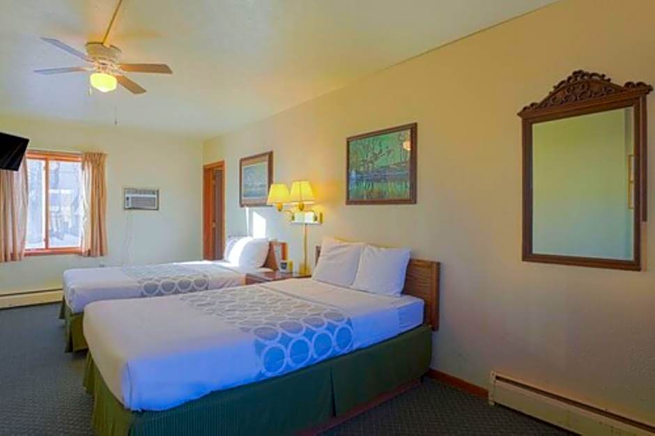 Love Hotels Silver Street by OYO at Hurley WI