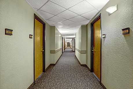 Queen Room - Disability Access/Non-Smoking