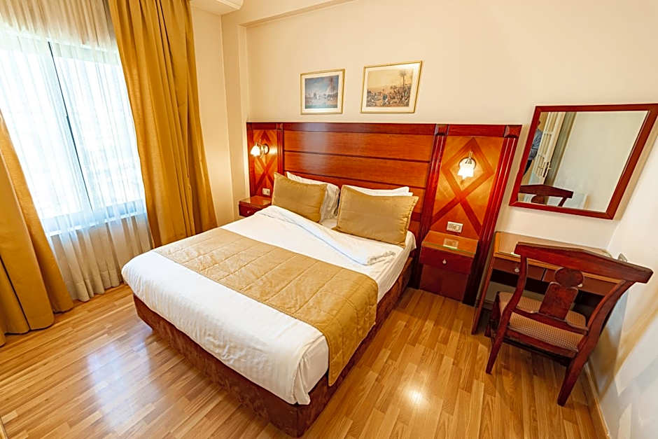 Comfort Hotel Suites