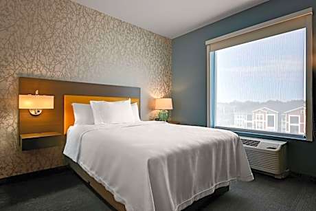 One-Bedroom Queen Suite - Non-Smoking