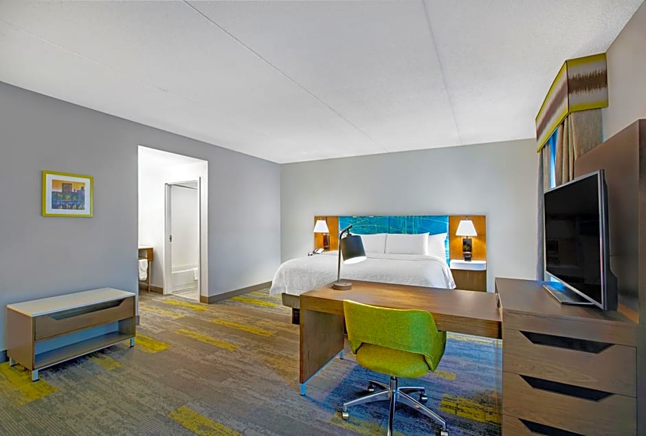 Hampton Inn & Suites Augusta West