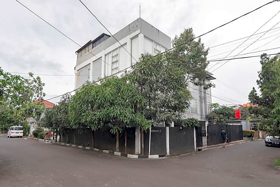 RedDoorz near Trans Studio Mall Bongo Residence