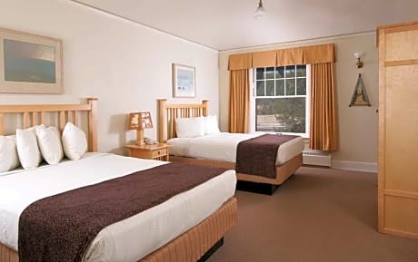 Deluxe Geyser Basin View Hotel Room 2 Queen / East Wing