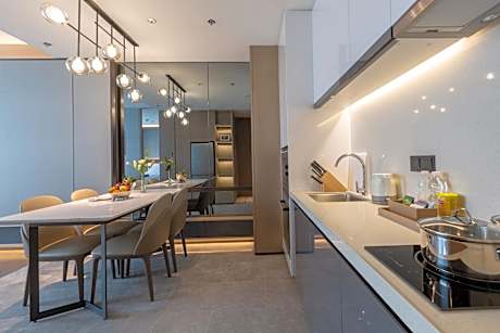 One-Bedroom King Suite with Lake View