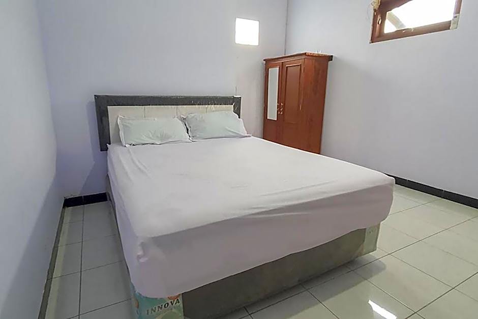 Angrumba Family Homestay Syariah near RSUD Caruban Mitra RedDoorz