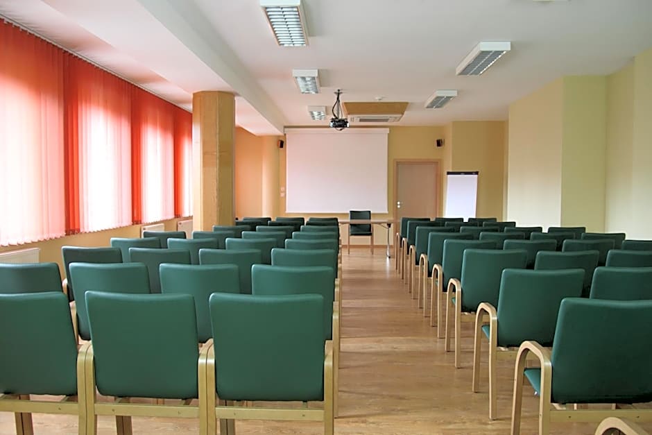 HOTEL ŁABĘDY i Hostel Łabędy