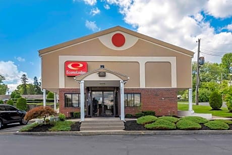 Econo Lodge DeWitt I-90
