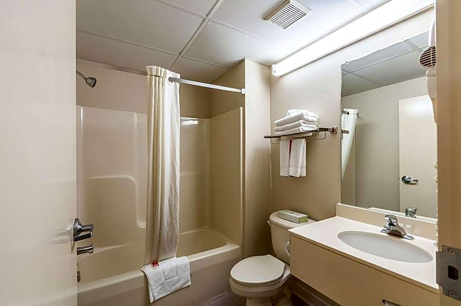 Econo Lodge Inn & Suites Middletown
