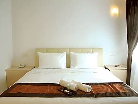 Peach Hill Hotel & Cafe