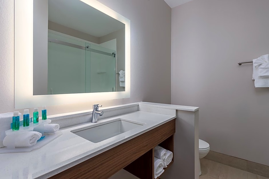 Holiday Inn Express & Suites Vandalia By IHG