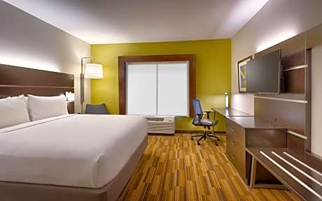 King Room with Roll-In Shower - Disability Access