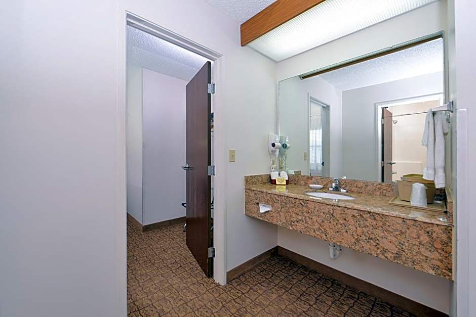 Briarwood Inn Of Geneva