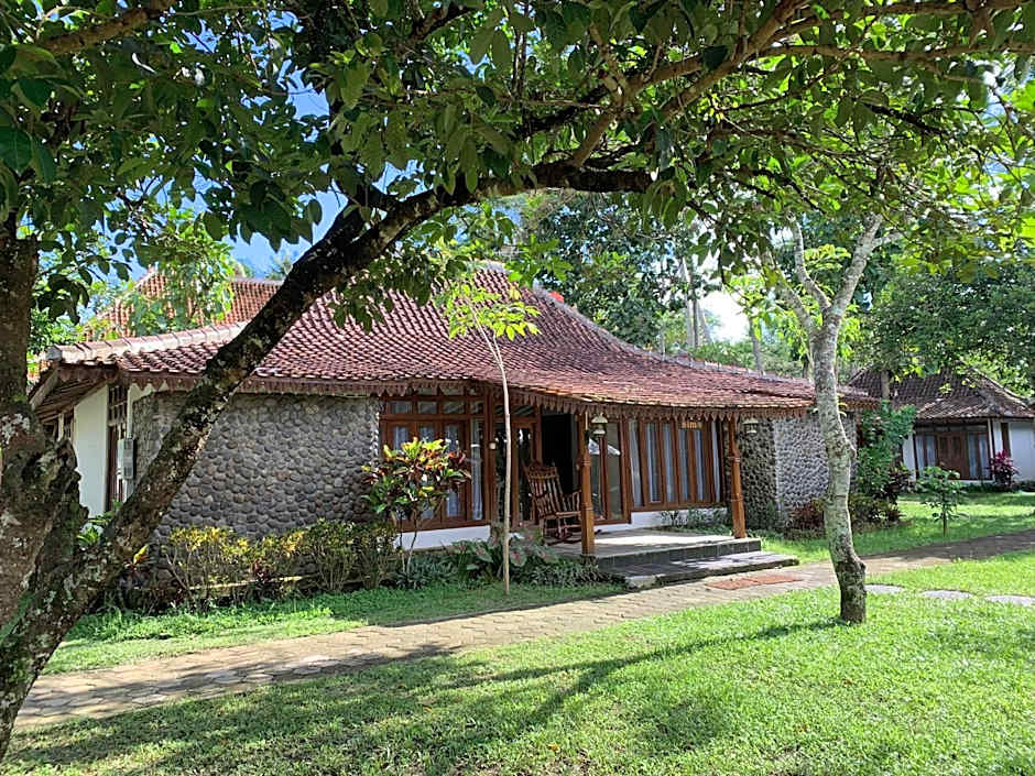 The Nalaya Hotel & Resto