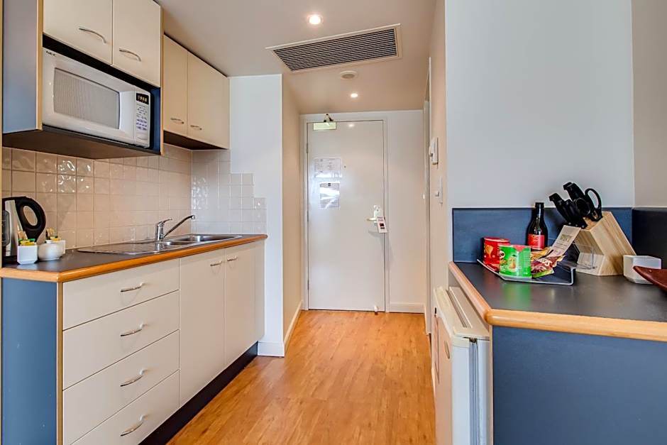 Central Cosmo Apartment Hotel