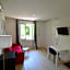 STUDIO CASSIN - next to tramway line 2 near airport