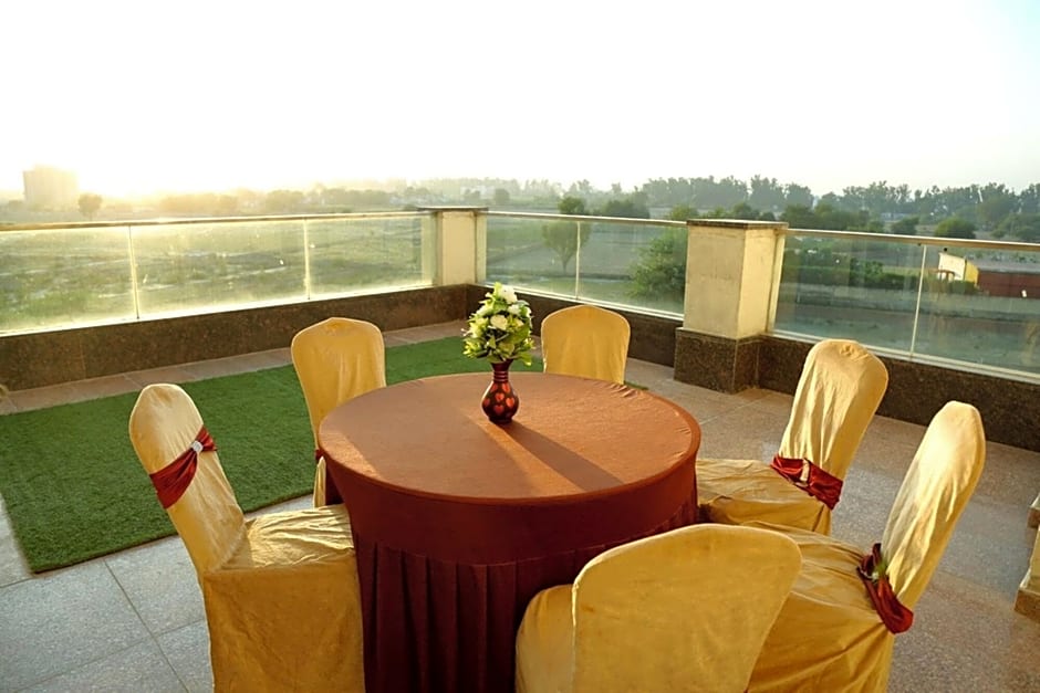 Hotel The Royal Bharti