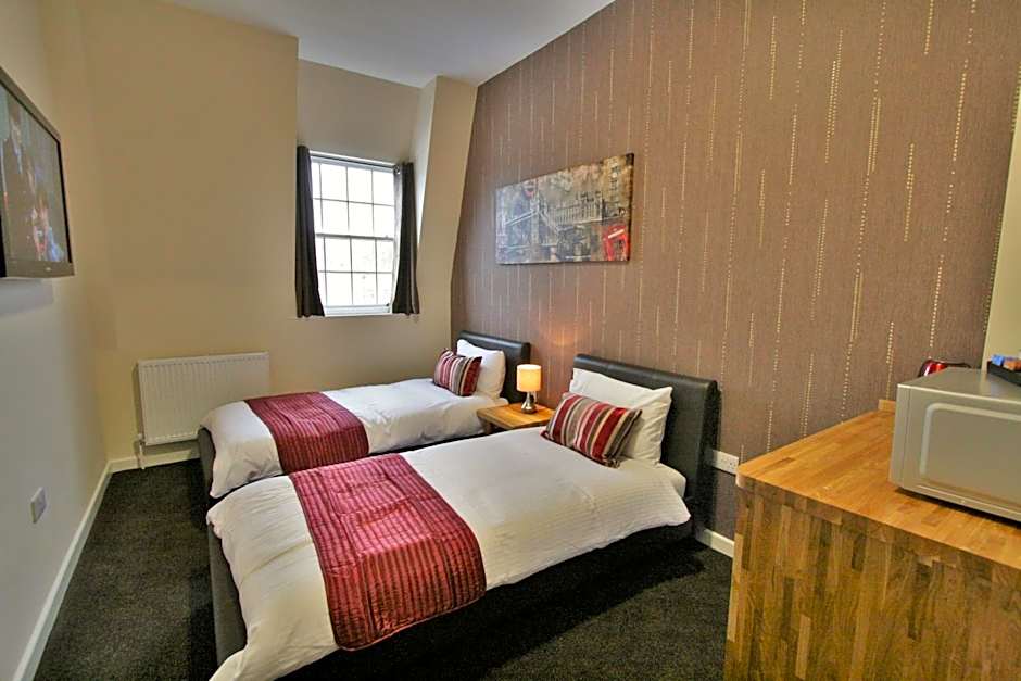 Central Hotel Gloucester by RoomsBooked