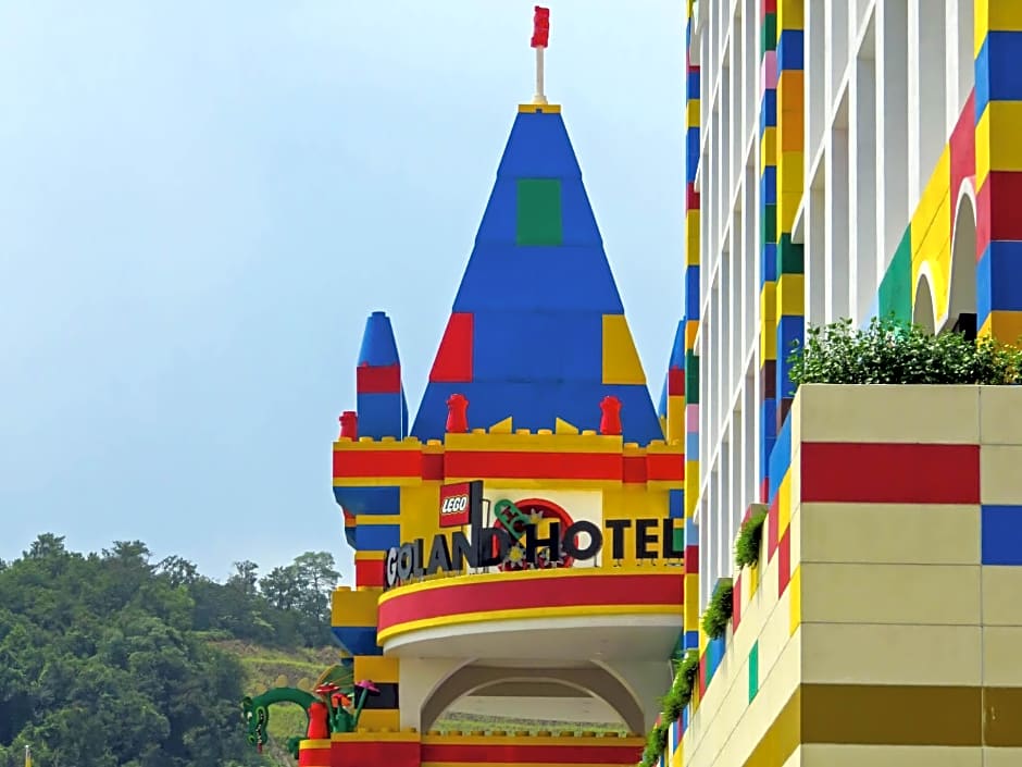 Holi Afiniti Themed Suites