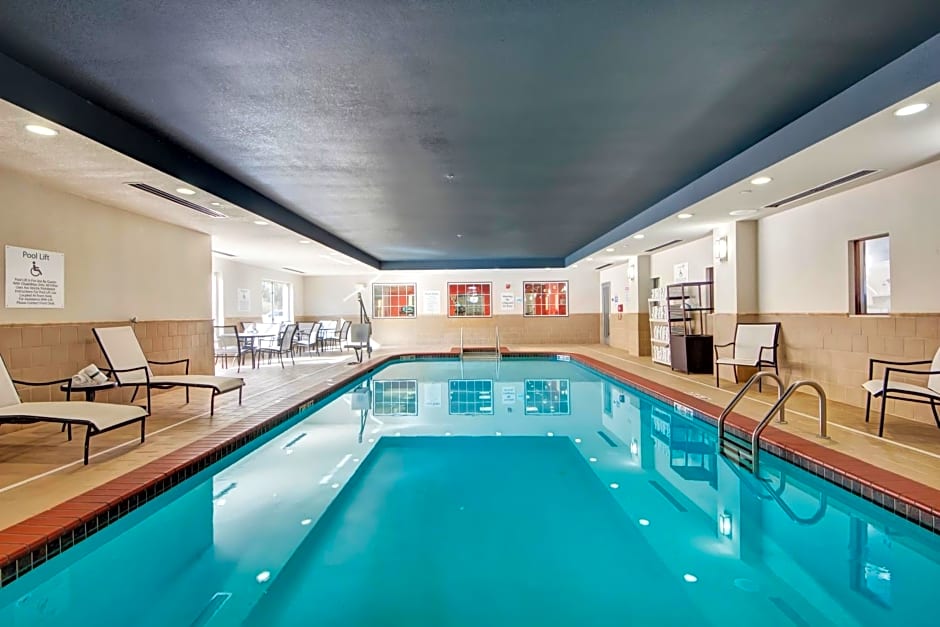 Holiday Inn Express and Suites Oklahoma City North, an IHG Hotel