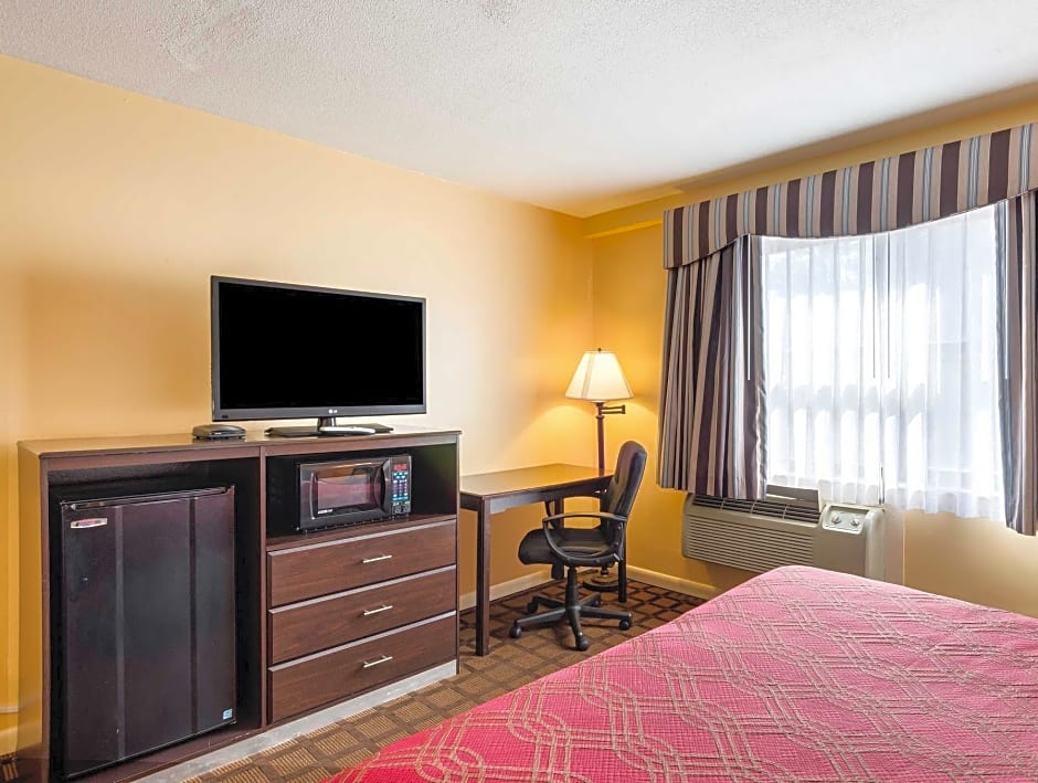 Econo Lodge Boston-Malden