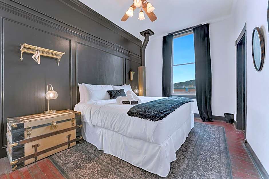 The Historic Grand Canyon Hotel