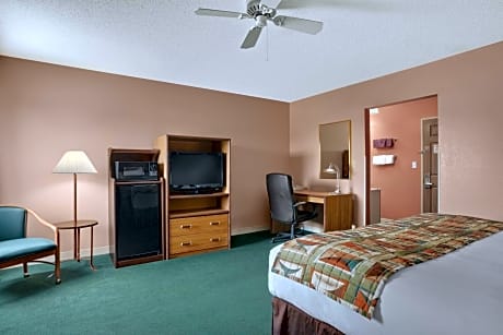 1 Queen Bed Mobility Accessible Room Non-Smoking