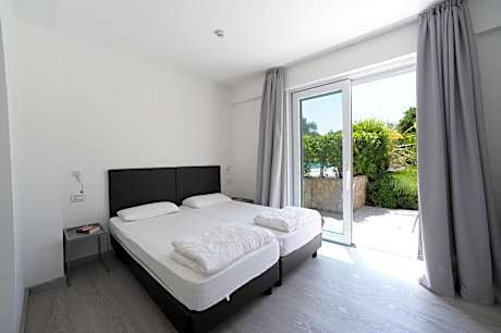 Two-Bedroom Apartment with direct access to the garden