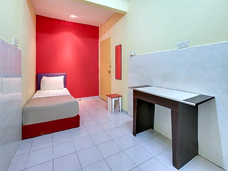 OYO 89615 T Family Hotel