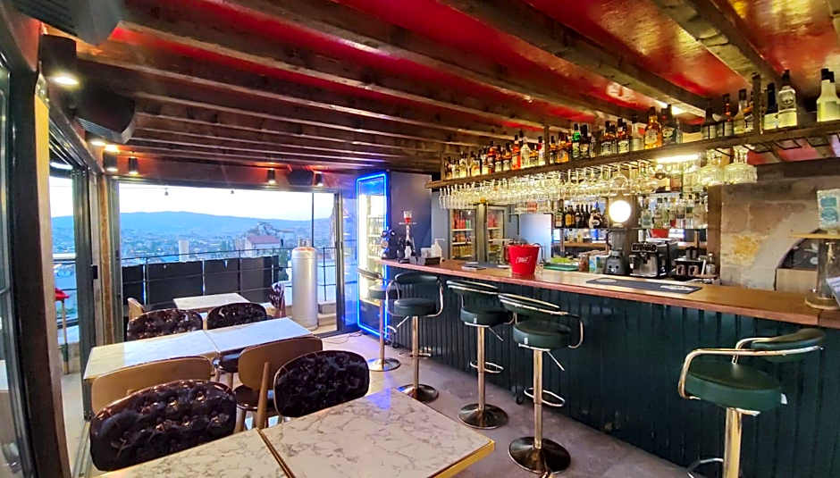 Elegance Cave Suites