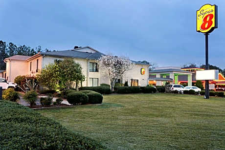 Super 8 by Wyndham Lancaster