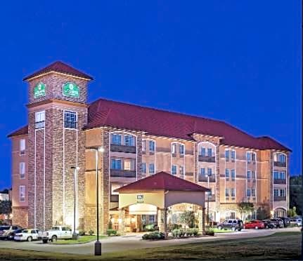 La Quinta Inn & Suites by Wyndham Allen At The Village